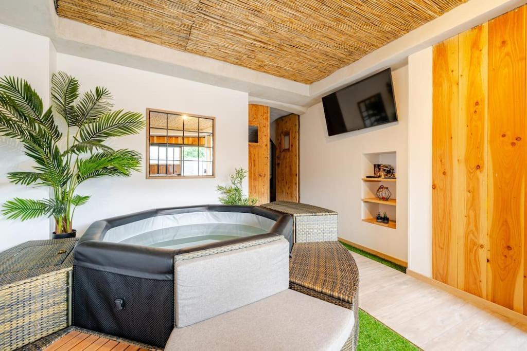 Nuit Romantique Avec Spa Privatif Meilhaud Exterior photo